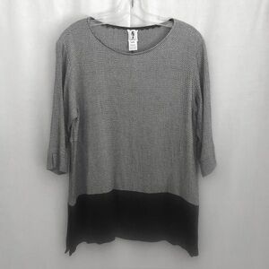 Yasuko Artsy Tunic Top Gray Black Woven Rayon